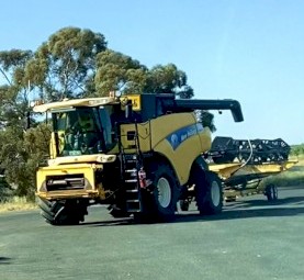 2005 New Holland CR970 and New Holland 994 36ft Front with Trailer