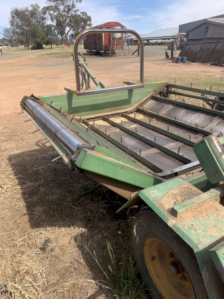 JNR Round Bale Feeder