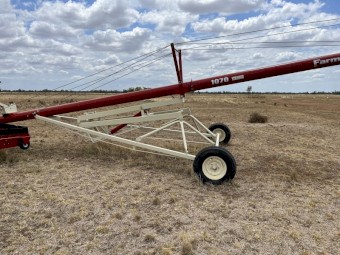 Farm King 1070 Auger