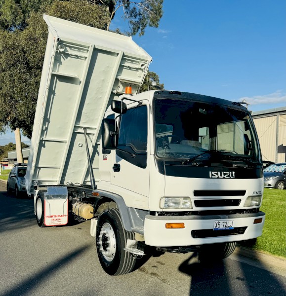 2004 Isuzu FVD950 3 way Tipper Truck