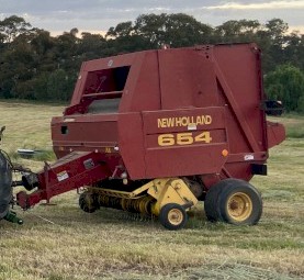 New Holland 654 Baler