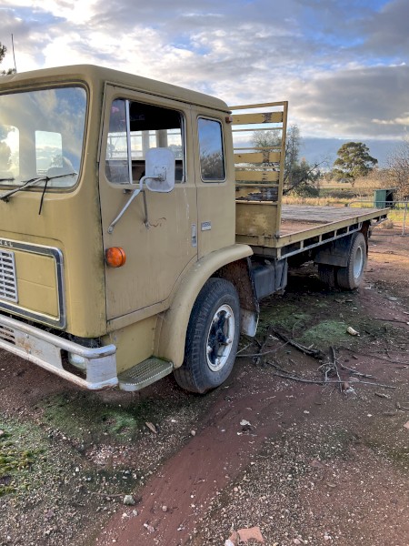 International Acco 1810A Truck
