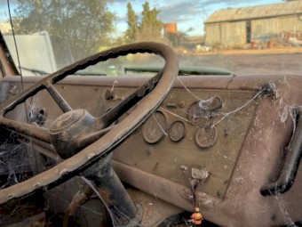 International Acco 1810A Truck
