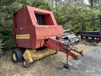 New Holland 650 Round Bailer
