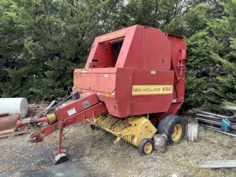 New Holland 650 Round Bailer
