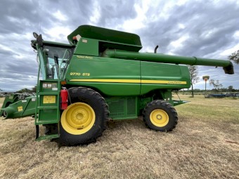 2011 John Deere 9770 STS Header
