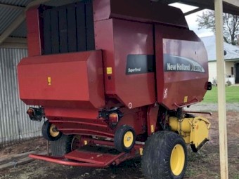 2004 New Holland BR 750 Round Baler