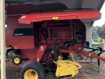 2004 New Holland BR 750 Round Baler