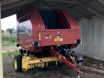 2004 New Holland BR 750 Round Baler