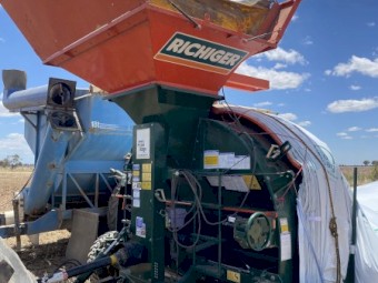 Richiger 990 Grain Bag Inloader