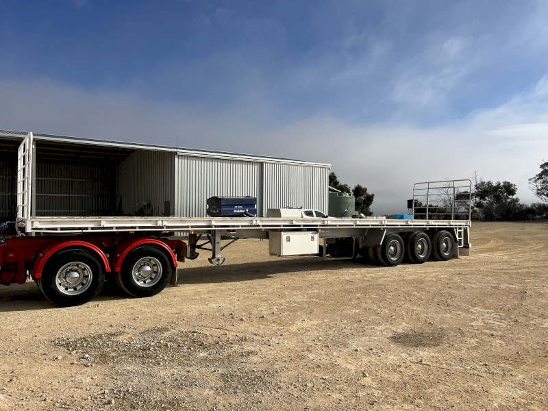 2014 flat top trailer