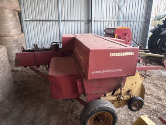 New Holland 417 square Baler