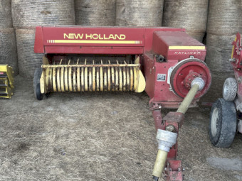 New Holland 417 square Baler