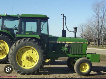 John Deere 4040