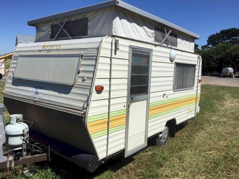 12’ 1983 Jayco PopTop caravan