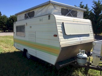 12’ 1983 Jayco PopTop caravan