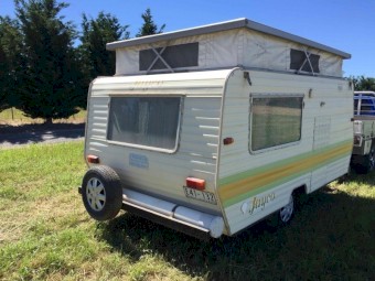 12’ 1983 Jayco PopTop caravan