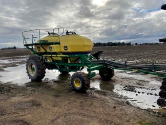 Under Auction - (A161)  John Deere 1910 340 Bushel Air Seeder 