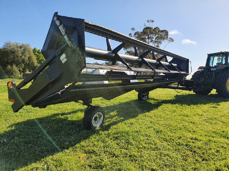 2000 Macdon 3000 Windrower