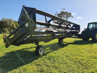 2000 Macdon 3000 Windrower