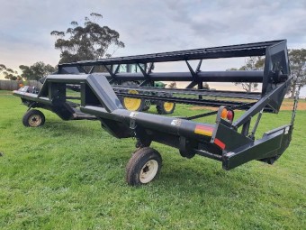 2000 Macdon 3000 Windrower